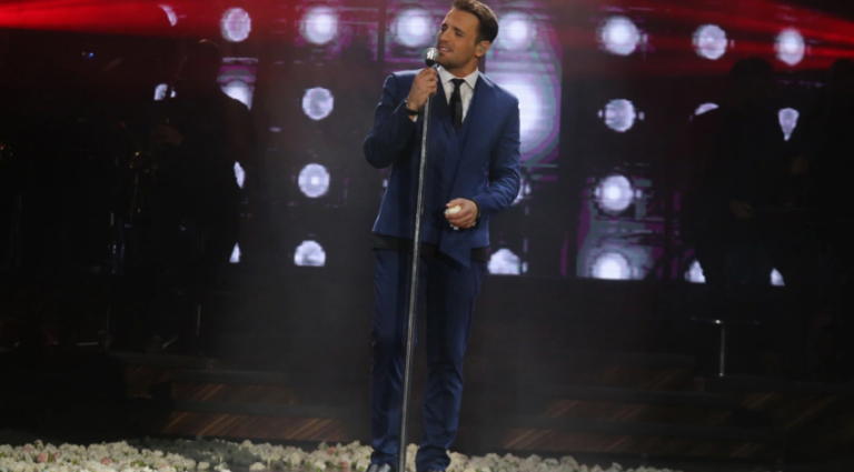 Λουκέτο στο κέντρο που εμφανίζεται ο Νίκος Βέρτης