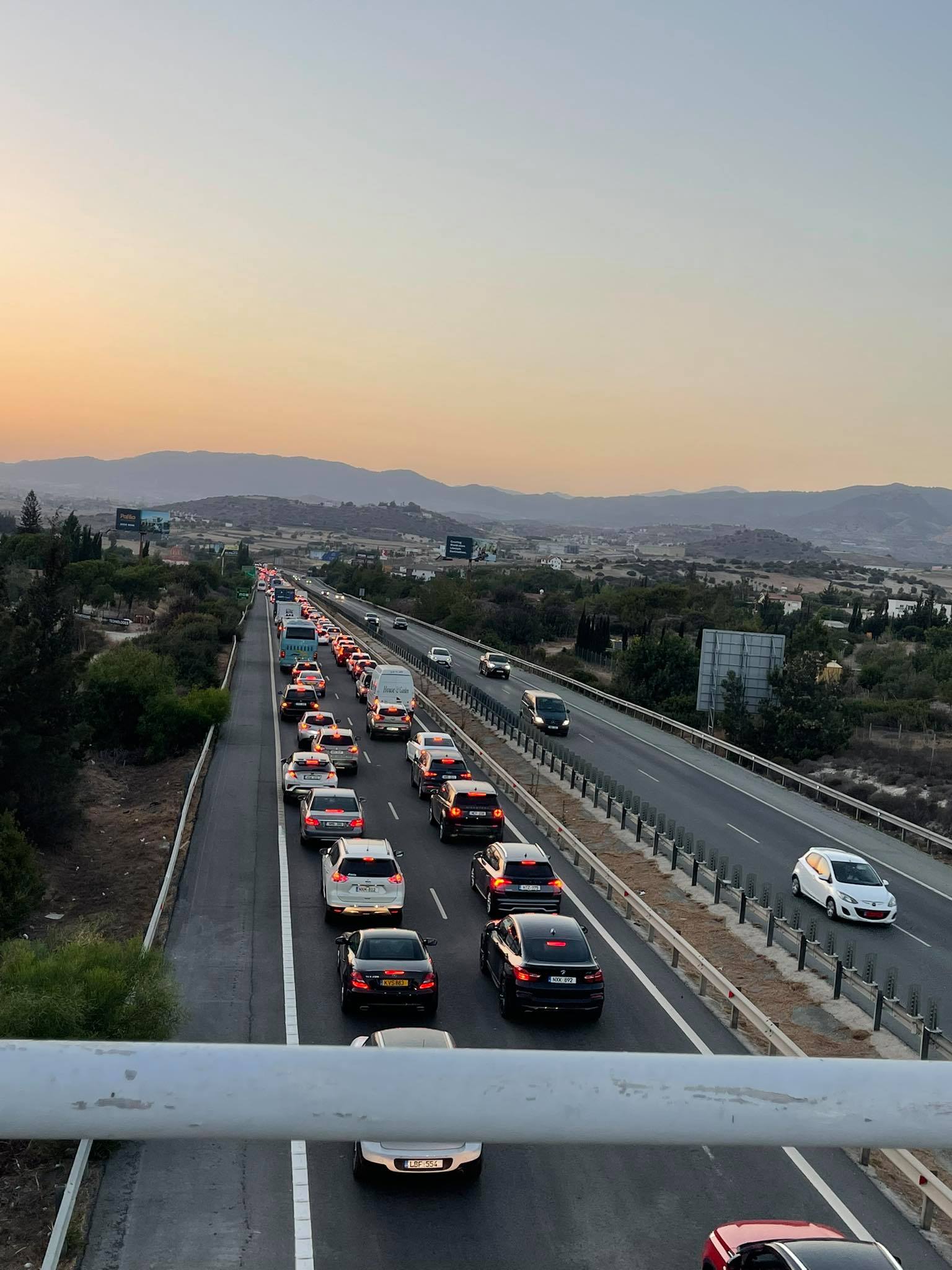 ΦΩΤΟ: Πέντε ώρες μετά τροχαίο ξανά στην κυκλοφορία ο αυτοκινητόδρομος