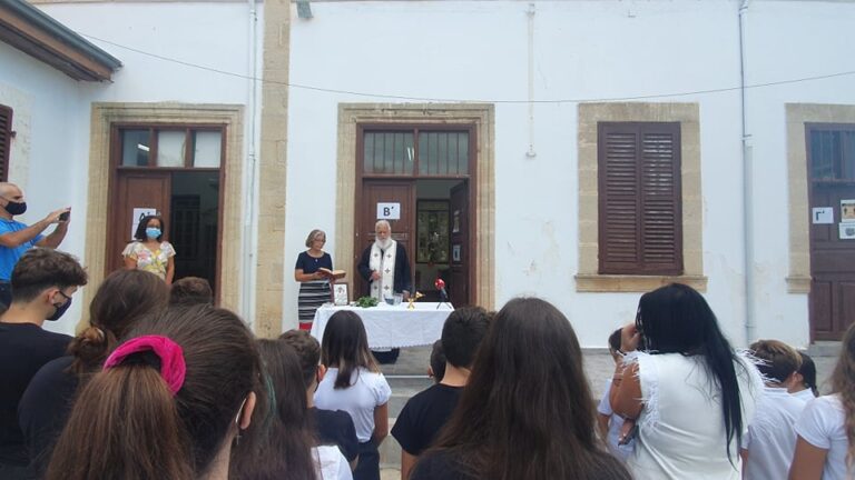 Ο Alpha στο Ριζοκάρπασο: Το πρώτο κουδούνι για τους 37 εγκλωβισμένους μαθητές