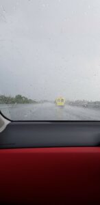 Προσοχή στους δρόμους: Συμβουλές για ασφαλή οδήγηση υπό βροχή