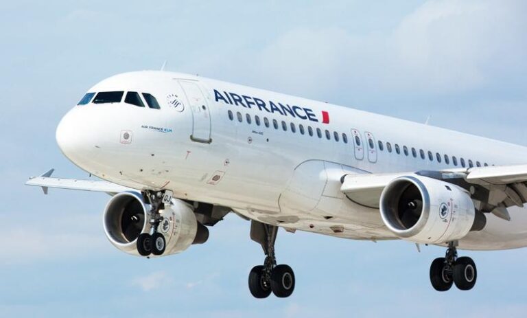 Θρίλερ σε αεροσκάφος: Η καμπίνα γέμισε μαύρους καπνούς