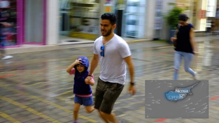 Μπήκε ο Σεπτέμβρης, έρχονται βροχές: "Χαλάει" από αύριο ο καιρός (LIVE)