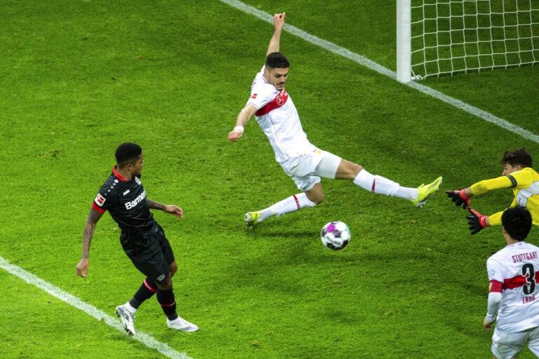 Η Στουτγκάρδη σκέφτεται να αγοράσει τον Μαυροπάνο από την Άρσεναλ