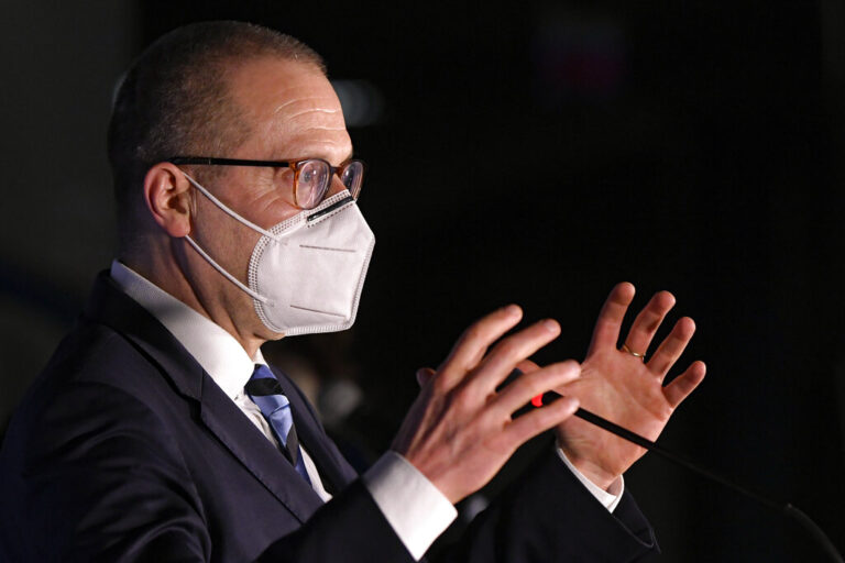 Αναθεωρεί εκτιμήσεις ο ΠΟΥ: Πιο πιθανό η covid-19 να μην εξαλειφθεί