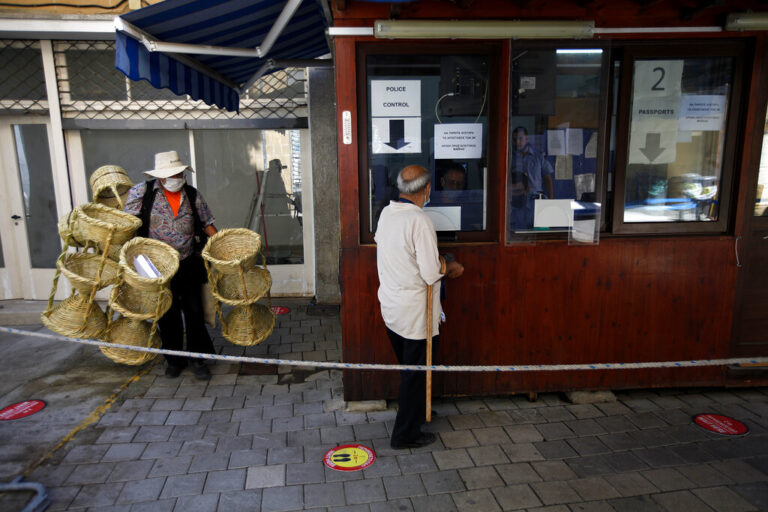 Αλλαγές για οδοφράγματα: Xωρίς τεστ η διέλευση εμβολιασμένων