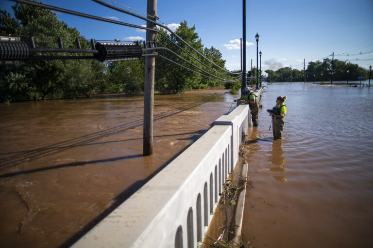 Ανεμοστρόβιλοι και πλημμύρες τεραστίων διαστάσεων σε Νέα Υόρκη και Νιου Τζέρσι