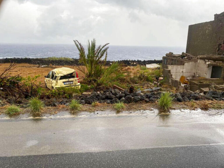 Ιταλία: Δυο νεκροί και 9 τραυματίες από ανεμοστρόβιλο στο νησί Παντελερία (VID)