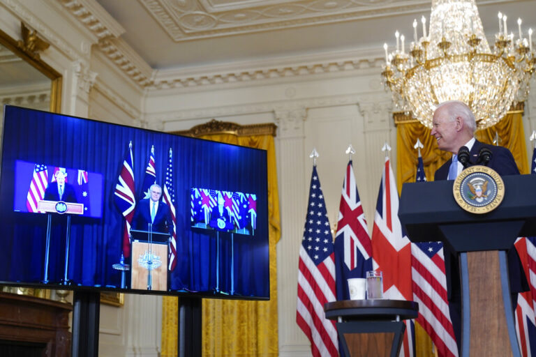 Aukus: Ιστορική συμφωνία ΗΠΑ-Βρετανίας-Αυστραλίας για αντιμετώπιση της Κίνας