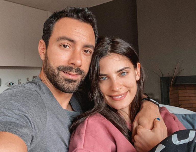 Τανιμανίδης: Oι κόρες του "εισβάλλουν" στο γραφείο του και τις απαθανατίζει