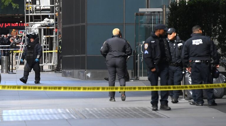 ΒΙΝΤΕO: Άγνωστοι άνοιξαν πυρ εναντίον πλήθους στο Ιστ Σεντ Λούις