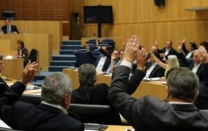 Από τους πέντε πήγε μόνο ο ένας: Αναβλήθηκε η συνεδρίαση για το Πόθεν Έσχες