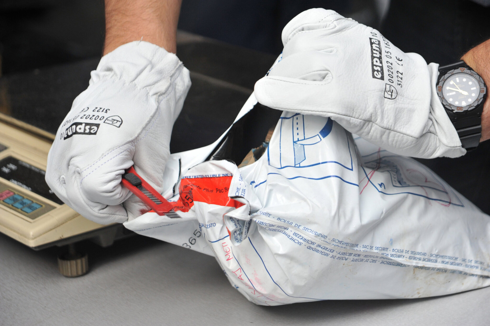 Χειροπέδες σε 27χρονο για κοκαΐνη και μεγάλο χρηματικό ποσό