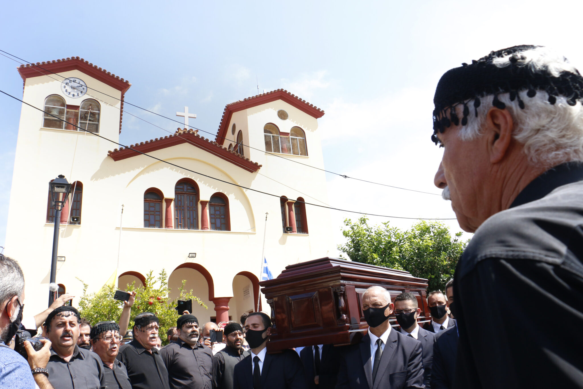 Mε τραγούδια και δάκρυα συγκίνησης κηδεύτηκε ο Μίκης Θεοδωράκης (ΒΙΝΤΕΟ&ΦΩΤΟ)