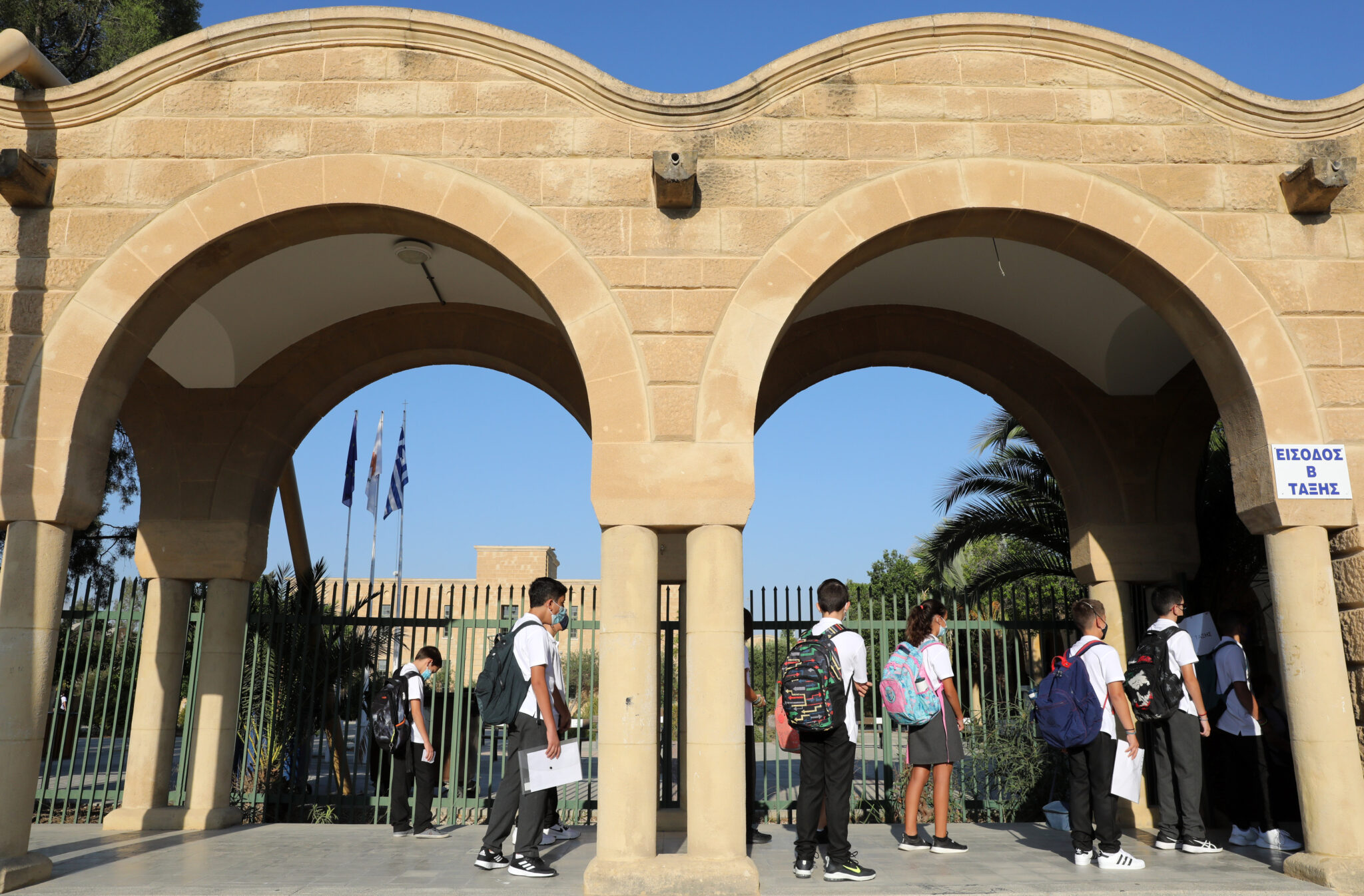 Δρ. Μακρίδης: "Θερμοκήπια ιώσεων" τα σχολεία (ΒΙΝΤΕΟ)