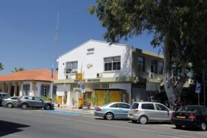 Σε προπολεμικό κτίριο εξακολουθεί να λειτουργεί το ταχυδρομείο Λάρνακας (ΒΙΝΤΕΟ)