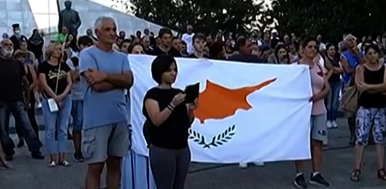 Διαμαρτυρία κατά των μέτρων στο Προεδρικό (ΒΙΝΤΕΟ)