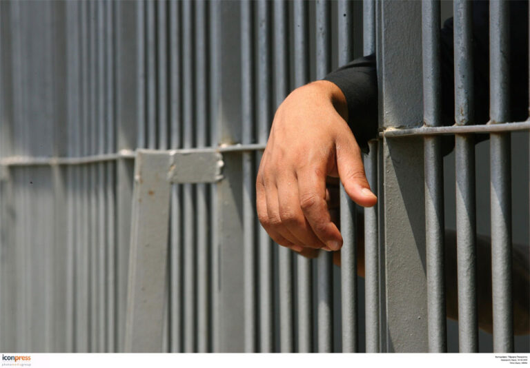 Προσπάθησε να περάσει ναρκωτικά σε κρατούμενο μέσα σε… σαμπουάν