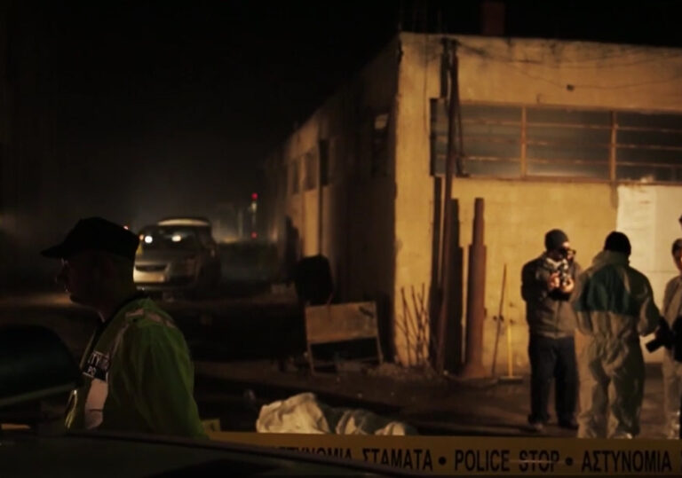ΦΩΤΟ: Νυχτοβάτες έριξαν βόμβα σε οικία στη Λευκωσία