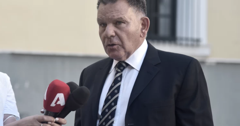 Κούγιας για εμπλοκή στην ταφή Θεοδωράκη: «Υποτιμητική στη μνήμη του»