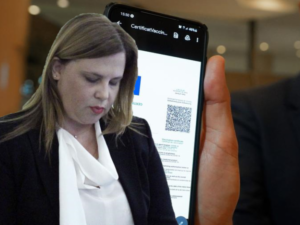 Καταγγελία φοιτητών στην Λοττίδου: Δεν κάνουν μάθημα γιατί δεν έχουν SafePass