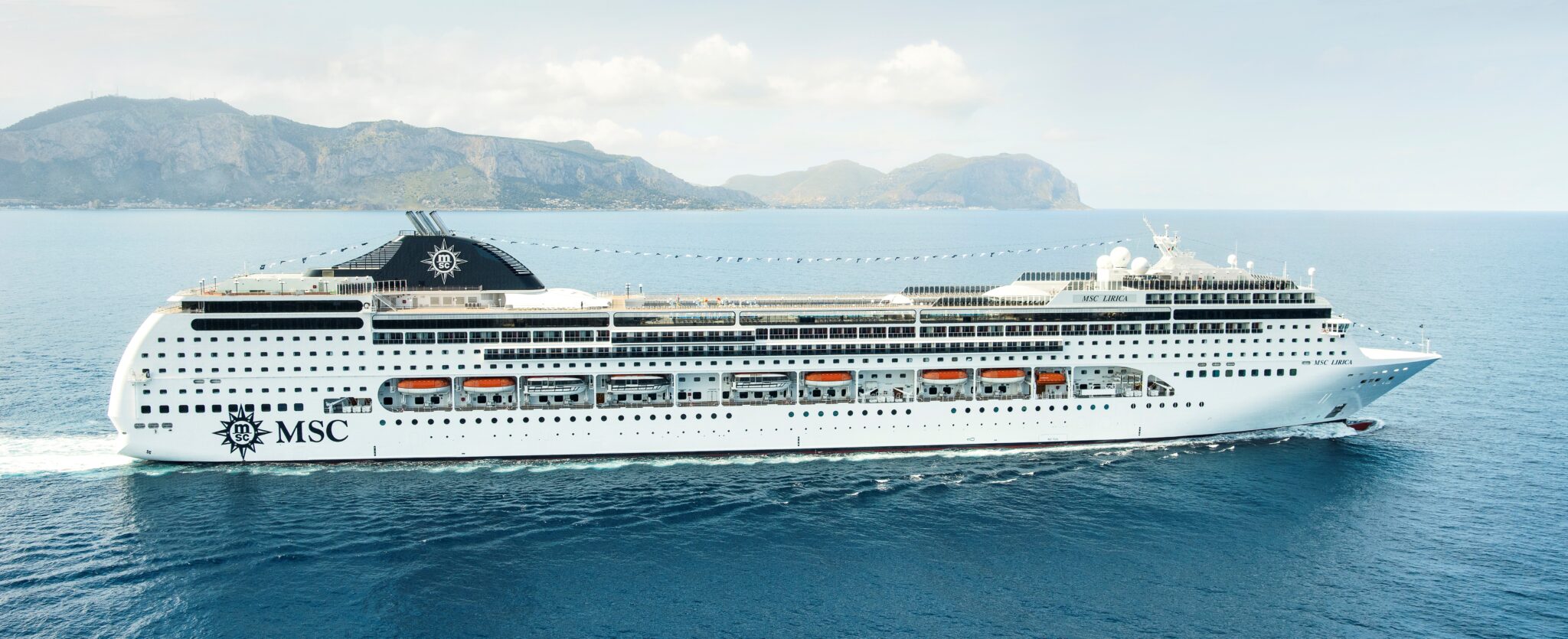 ΚΡΟΥΑΖΙΕΡΕΣ ΑΠΟ ΛΕΜΕΣΟ ΤΟ 2022 ΜΕ ΤΟ ΠΟΛΥΤΕΛΕΣ MSC LIRICA