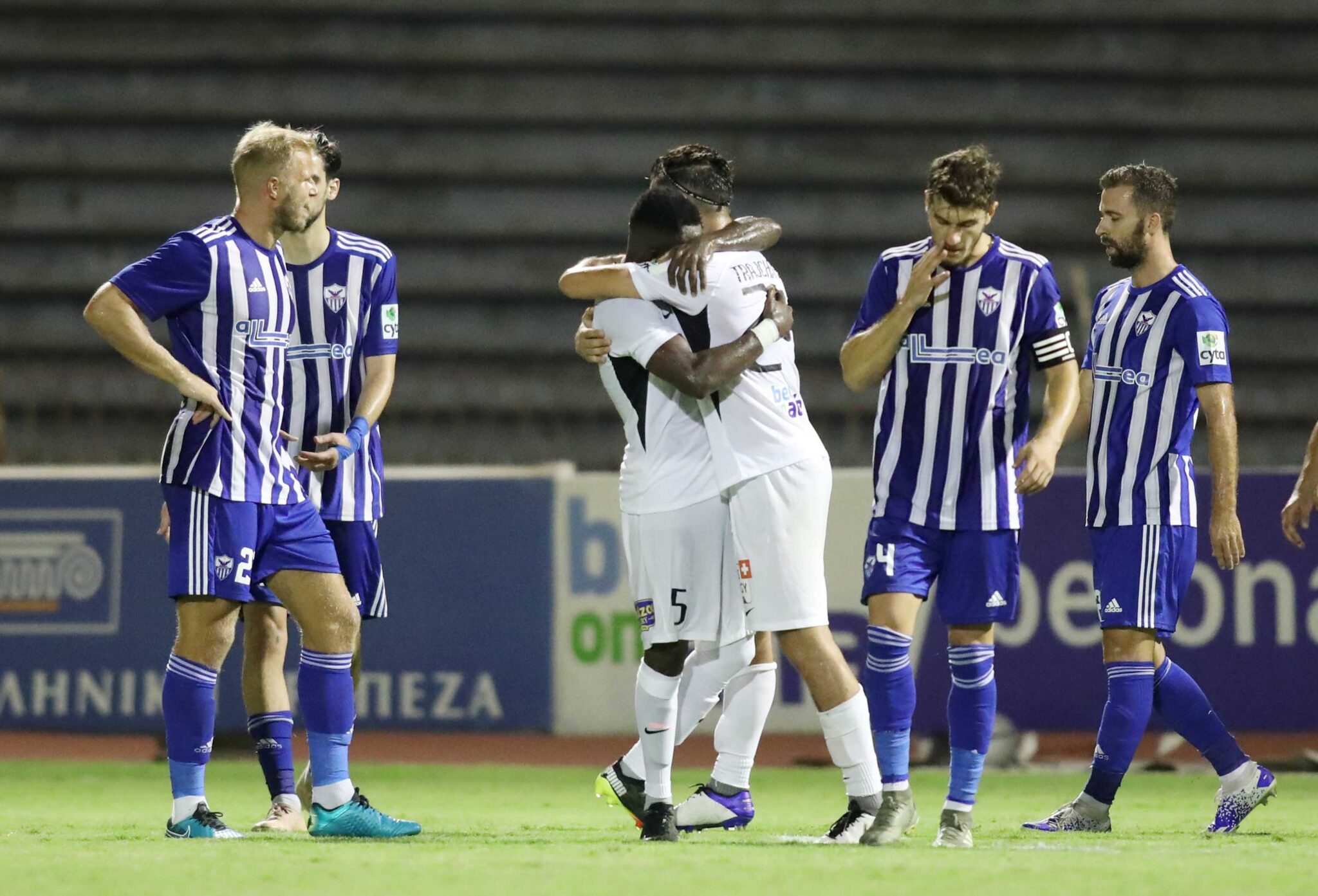 Χαστούκι και ανώμαλη προσγείωση