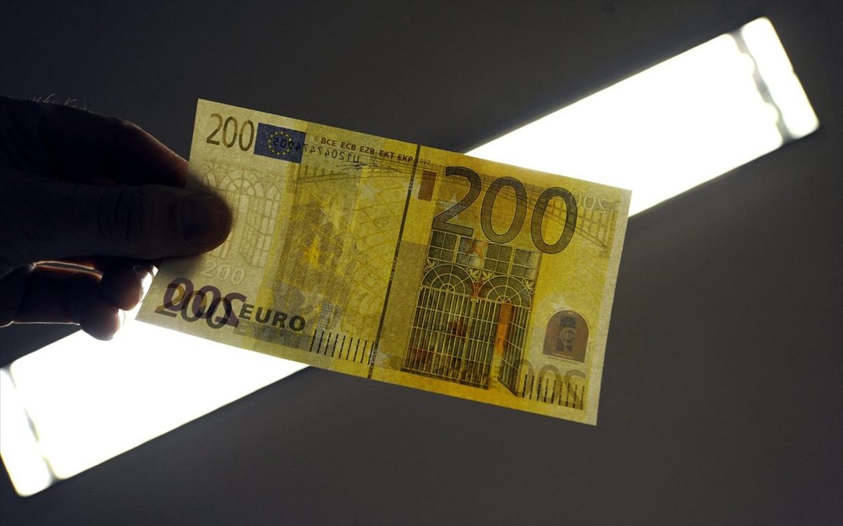 Πλήρωσε τις διακοπές του σε παραλιακό ξενοδοχείο με πλαστά 200ευρα