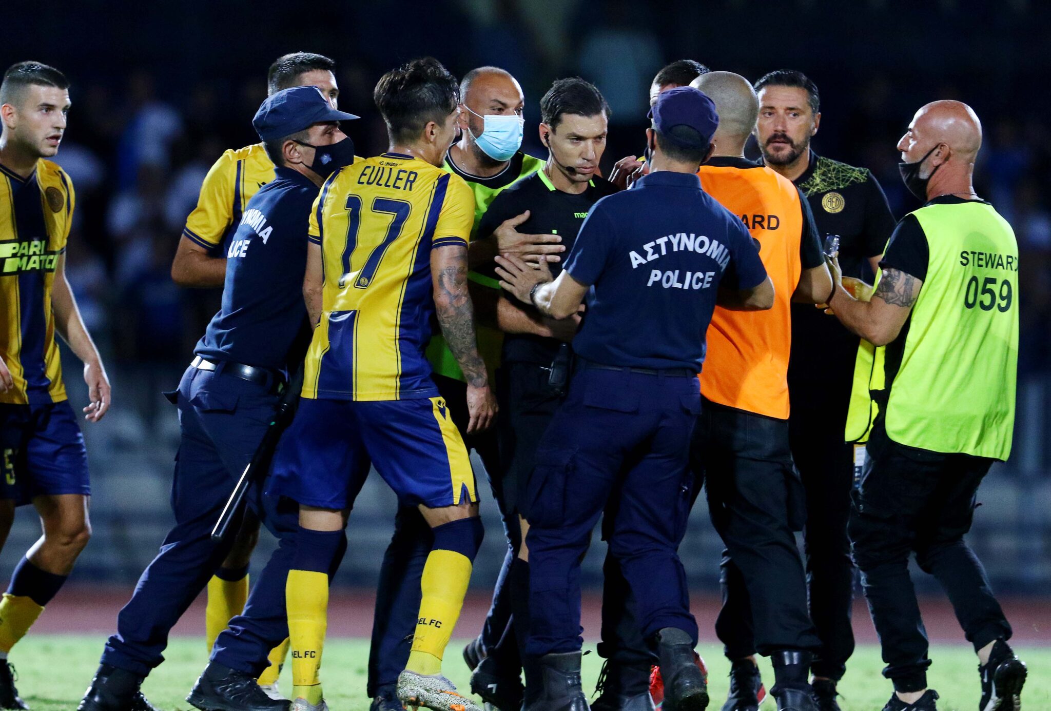 «Βράζουν» με τη διαιτησία στην ΑΕΛ, χαρούμενοι με τη νίκη στον Απόλλωνα