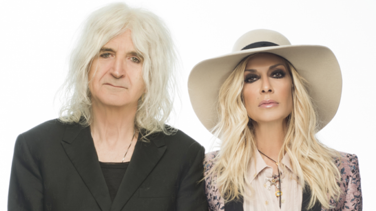 Άννα Βίσση: Η άγνωστη λεπτομέρεια της φωτογραφίας με τον Νίκο Καρβέλα