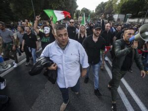 Ρώμη: "Εισβολή" σε γραφεία συνδικάτου, χειροπέδες σε επικεφαλής της Forza Nuova