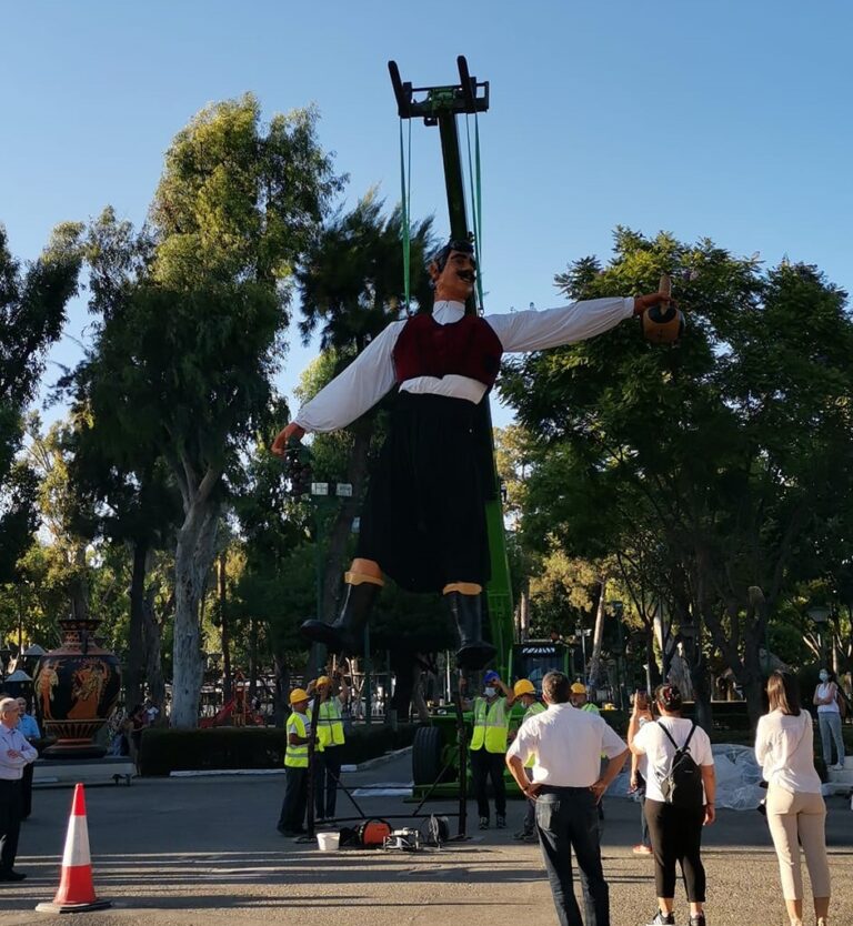 Στήθηκε ο βρακάς και περιμένει…Επανέρχεται αύριο η Γιορτή του Κρασιού (ΒΙΝΤΕΟ)