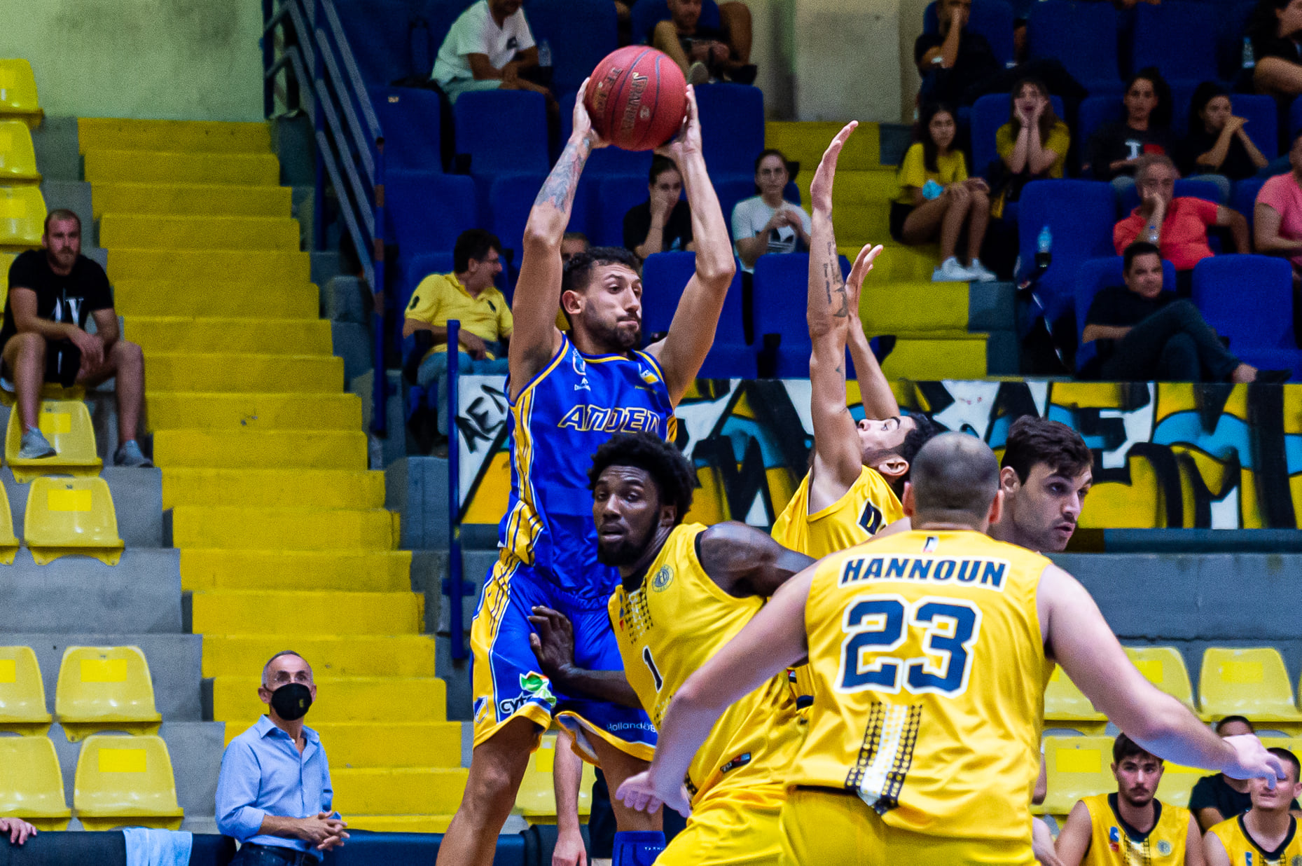 ΑΠΟΕΛ και ΕΘΑ νικητές των χθεσινών αναμετρήσεων του πρωταθλήματος μπάσκετ