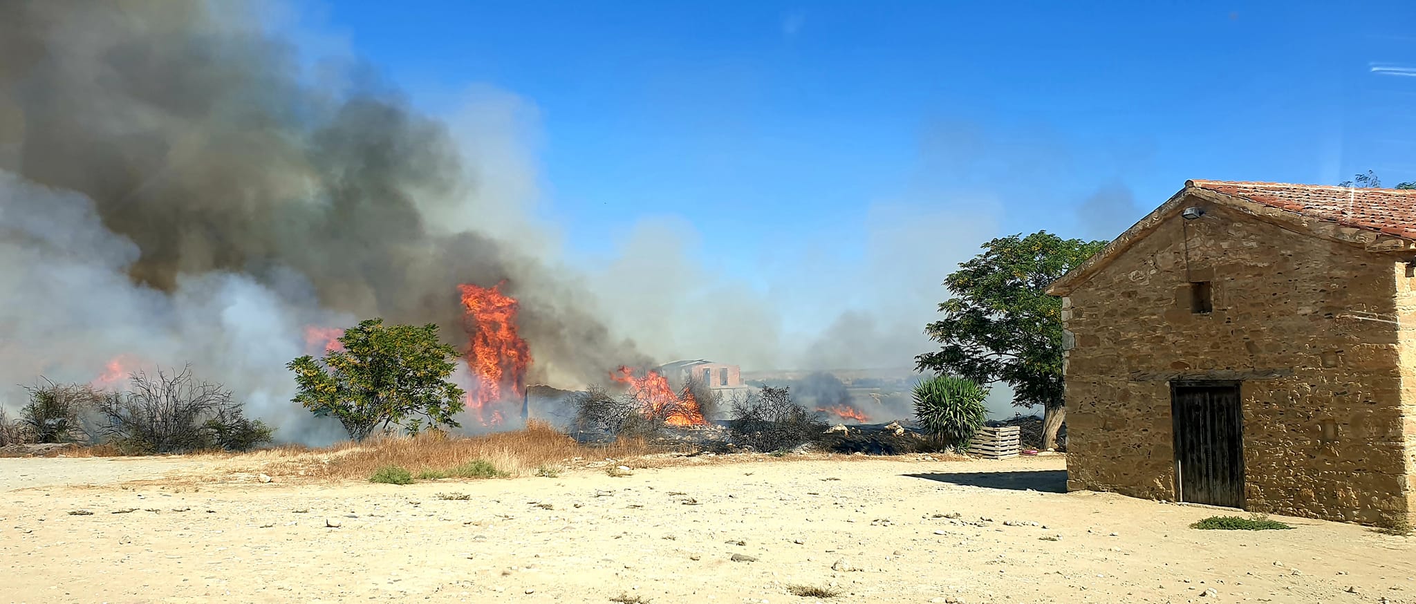 Πυρκαγιά στον Άγιο Σωζόμενο: "Ντροπή, ντροπή" λέει ο κοινοτάρχης Ποταμιάς (ΦΩΤΟ)