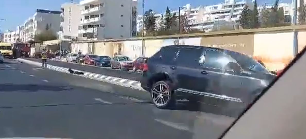 ΒΙΝΤΕΟ: Στο νοσοκομείο δύο οδηγοί μετά από τροχαία σύγκρουση στη Λεμεσό