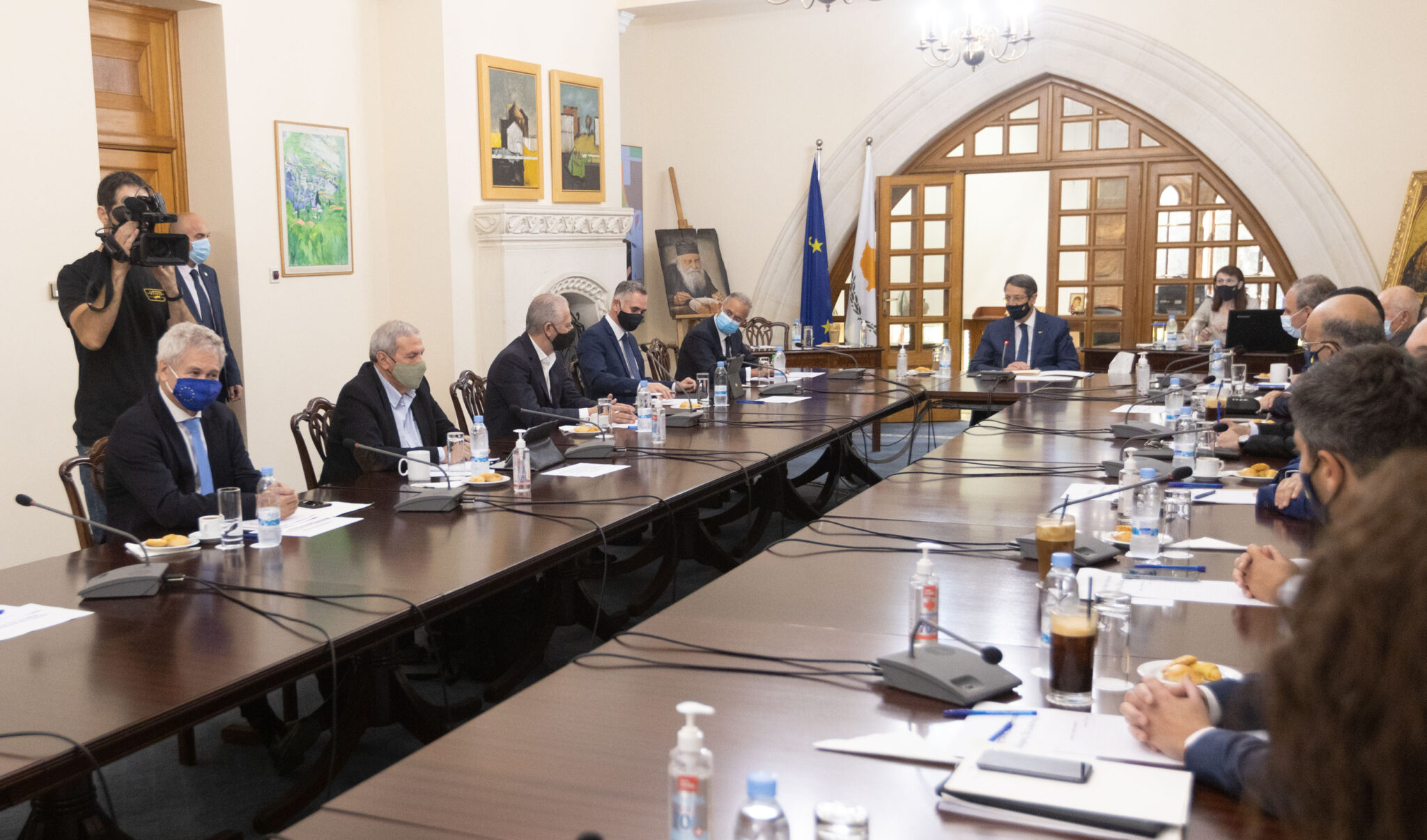 Ενώπιον των πολιτικών αρχηγών το non-paper για Αποκεντρωμένη Ομοσπονδία (ΒΙΝΤΕΟ)