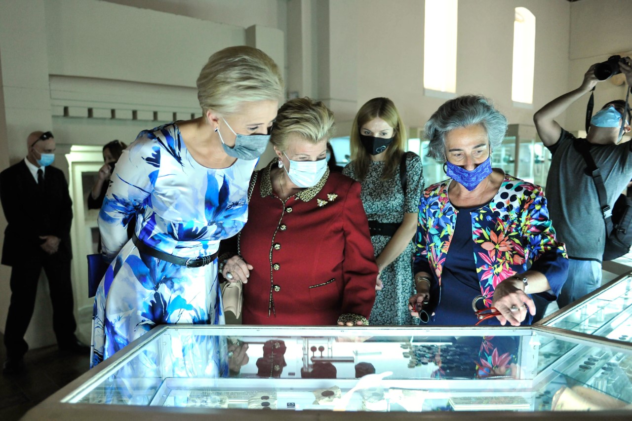 ΦΩΤΟ: Βόλτα στο μουσείο για τις Πρώτες Κυρίες Κύπρου – Πολωνίας