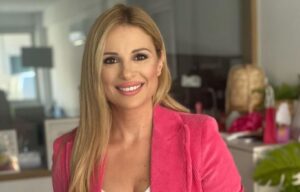 Έχετε δει την αδερφή της Αριστοτέλους; Η έξοδος και ”ακριβό δώρο" των γονιών της