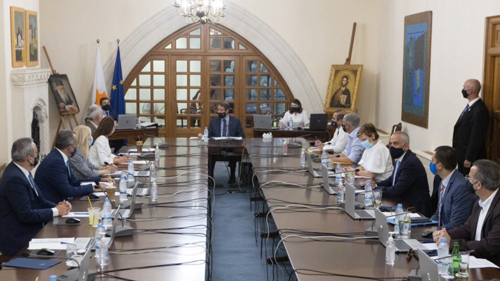 Βελτίωση της επιδημιολογικής εικόνας και χαλαρώσεις με το… σταγονόμετρο (VID)