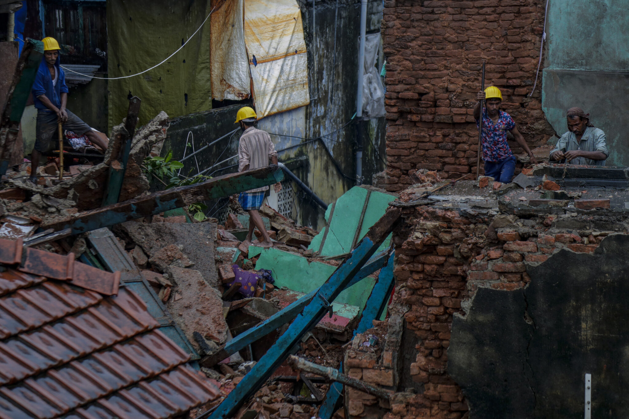 Σοκαριστικό βίντεο: Η στιγμή που καταρρέει οκταώροφη πολυκατοικία