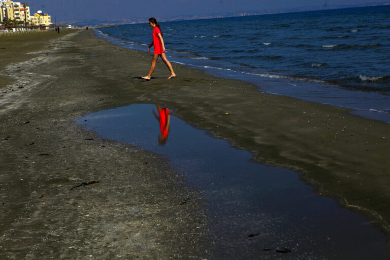 Στους 32°C ανεβαίνει σήμερα η θερμοκρασία: Βροχές το Σαββατοκυρίακο