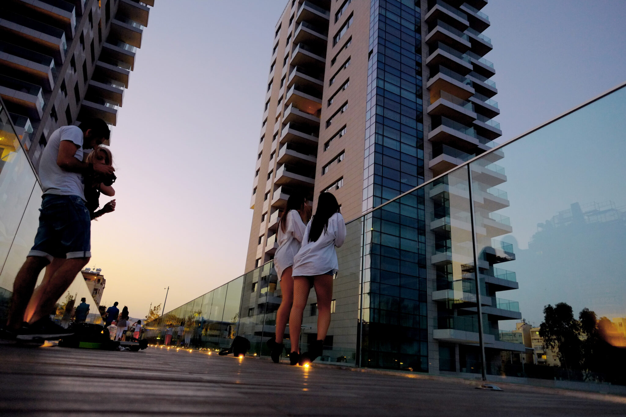 Βελτιώμένο τον Οκτώβριο το οικονομικό κλίμα, χαμηλές οι προσδοκίες καταναλωτών