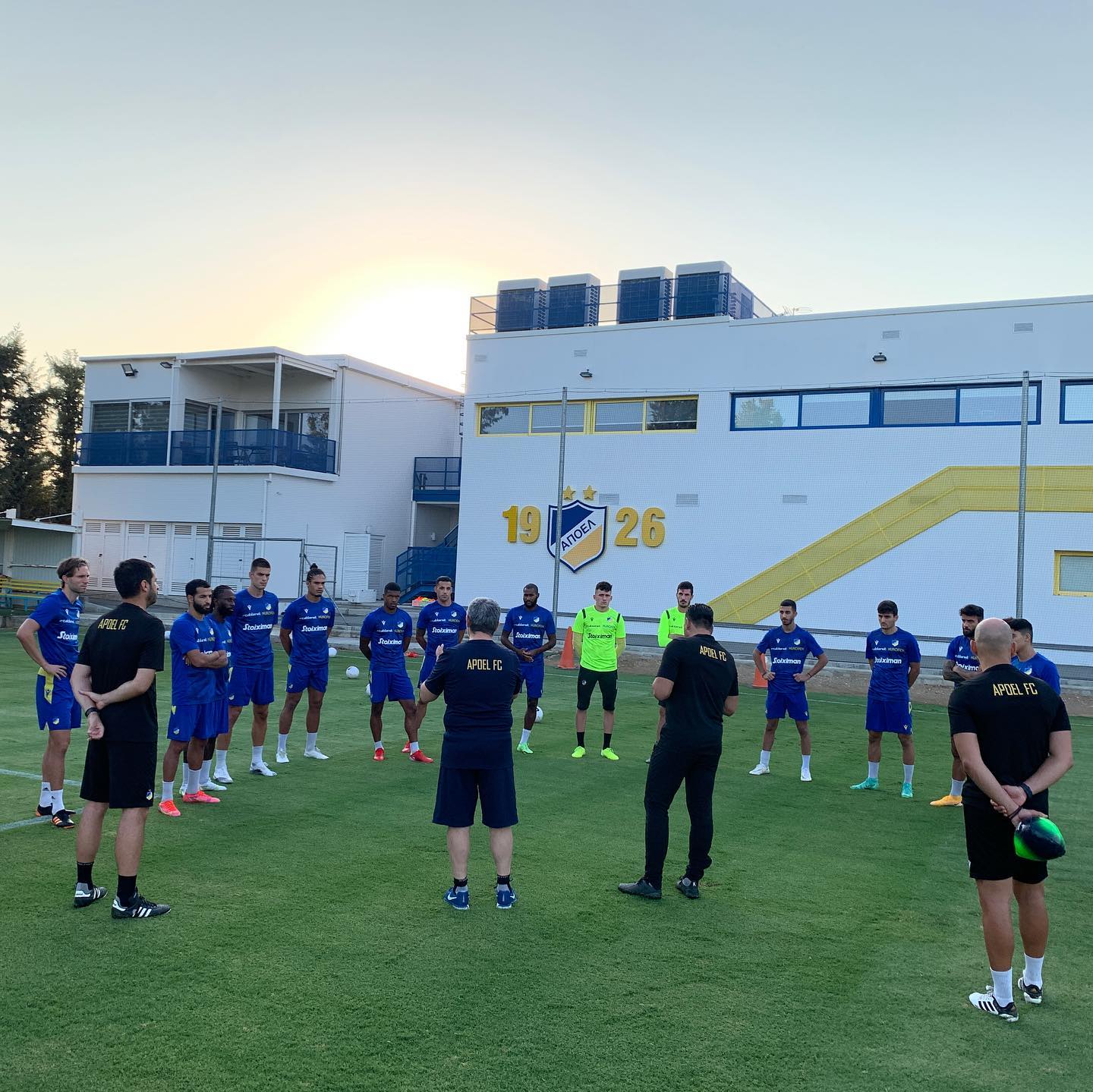 Αποστολή χωρίς Μάγκλιτσα και Νατέλ για τον ΑΠΟΕΛ