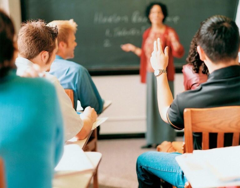 Το αυξημένο ενδιαφέρον για επιμορφωτικά έφερε παράταση στις εγγραφές