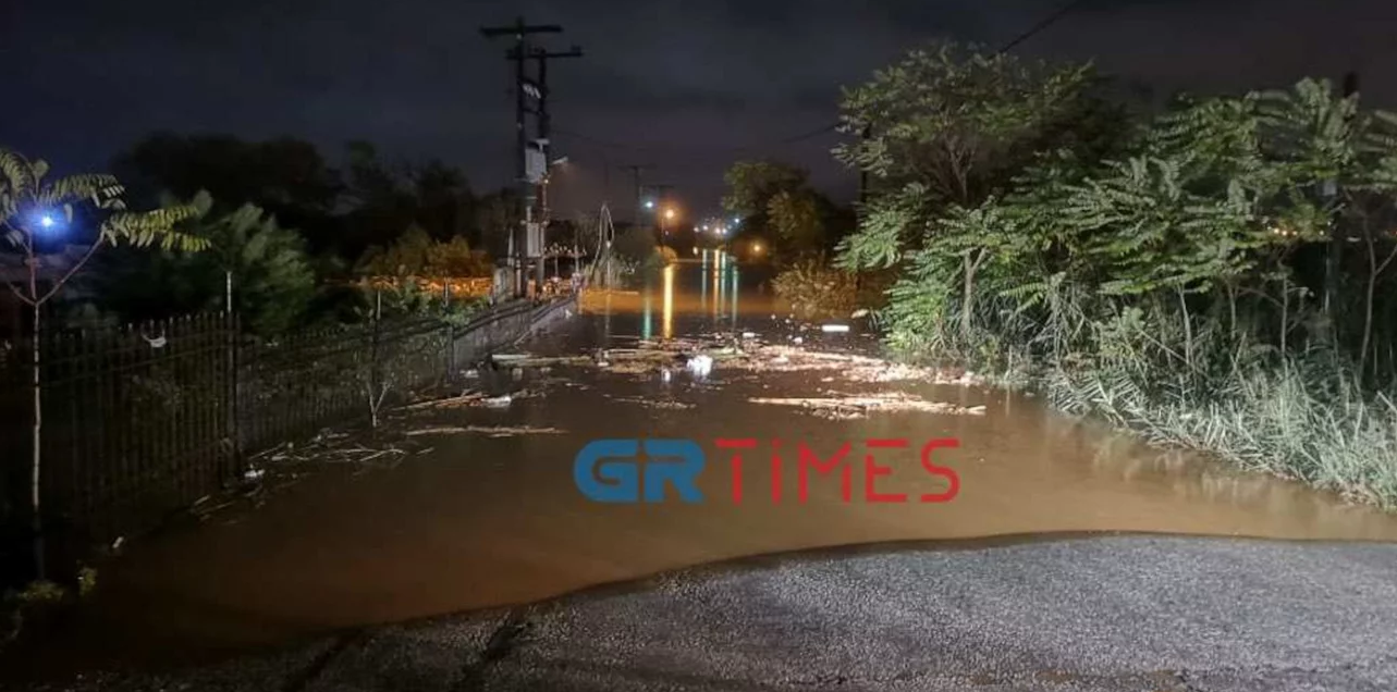 Στο έλεος του «Μπάλλου» η Βόρεια Ελλάδα:Απεγκλωβίστηκαν κάτοικοι, ποτάμια δρόμοι