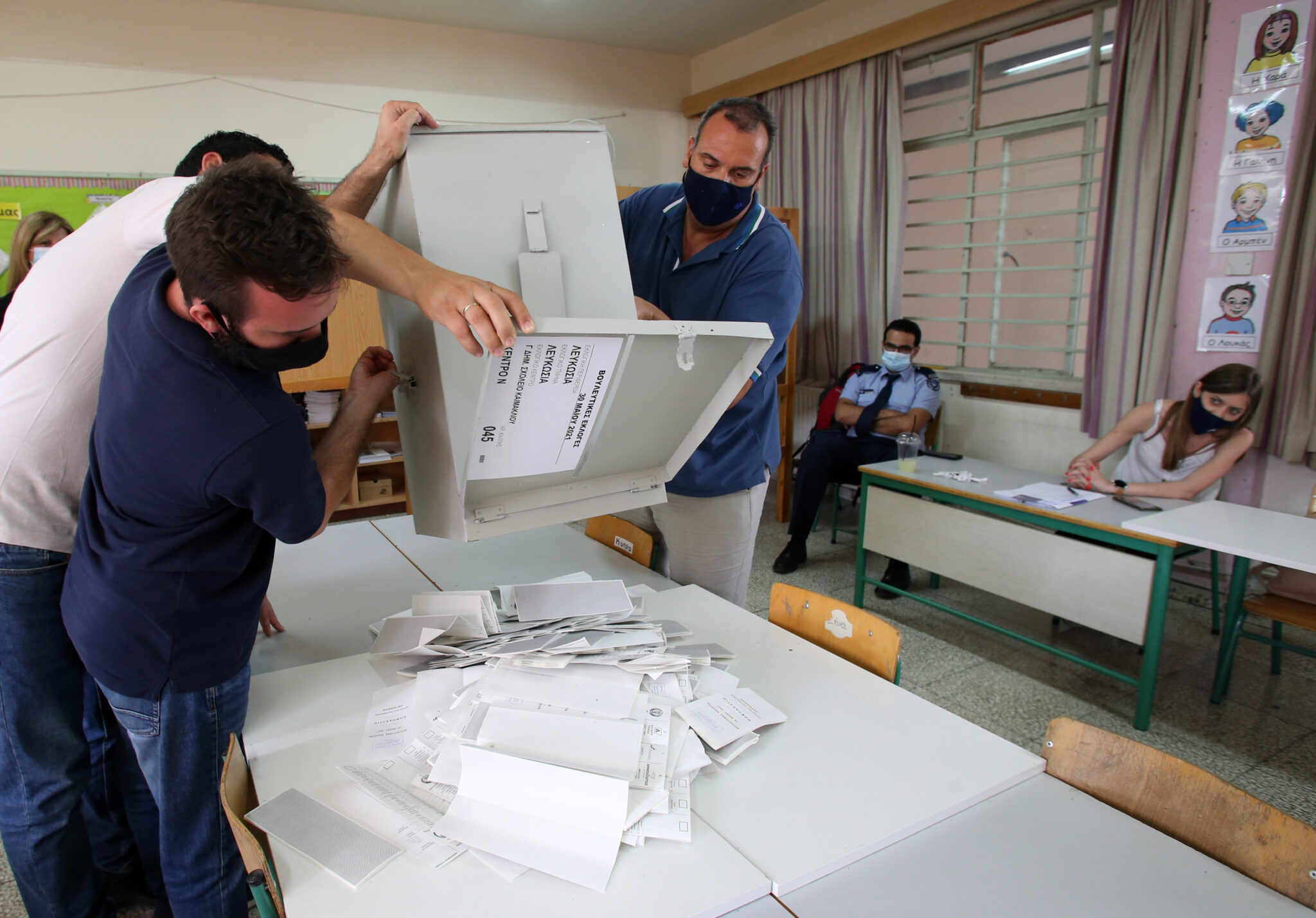 Μετρήσεις για τα κουστούμια των υποψηφίων ενόψει Προεδρικών Εκλογών