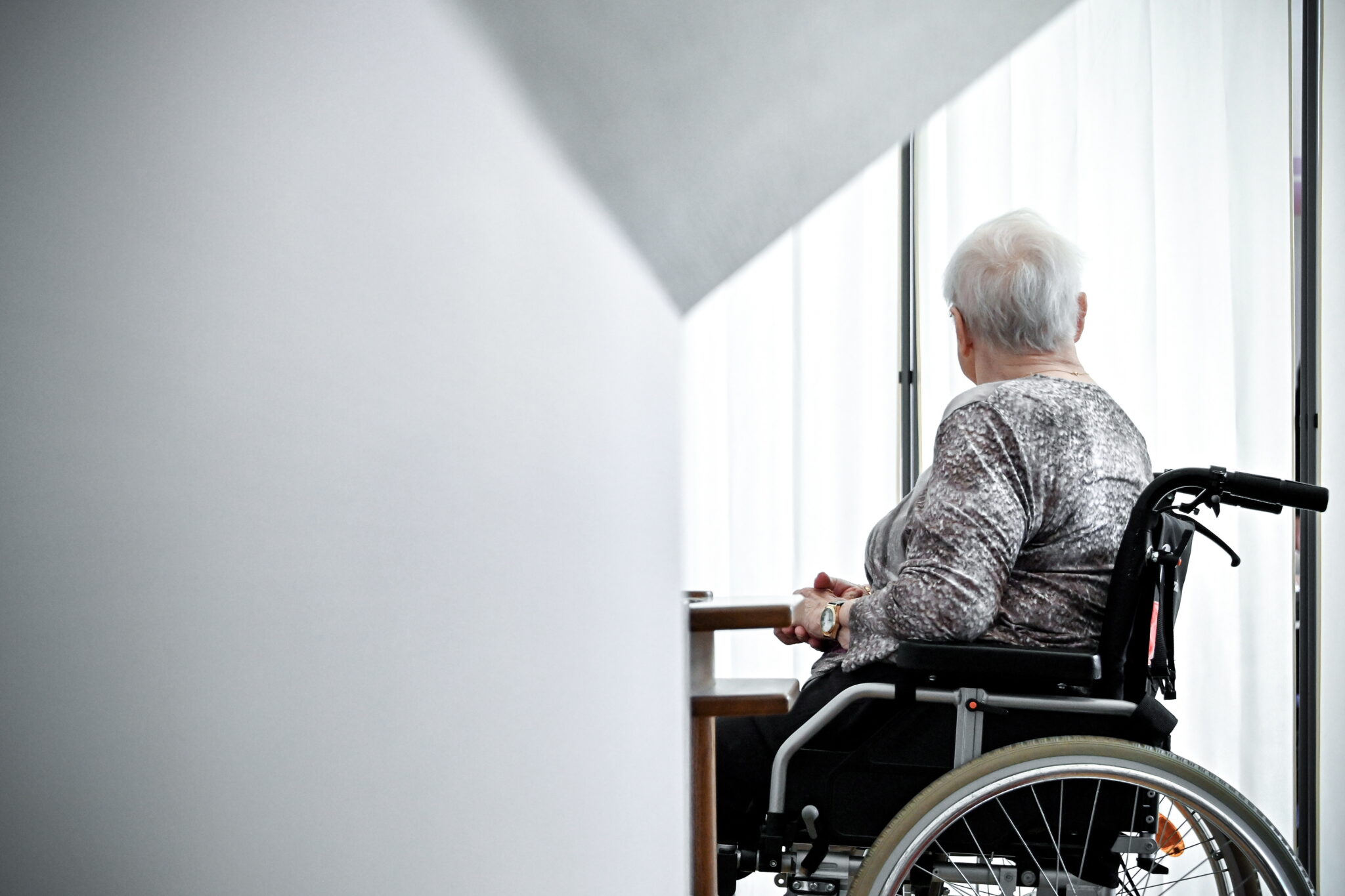 Ακόμα περιμένουν το "Κόκκινο Κουμπί" τα άτομα της τρίτης ηλικίας (ΒΙΝΤΕΟ)