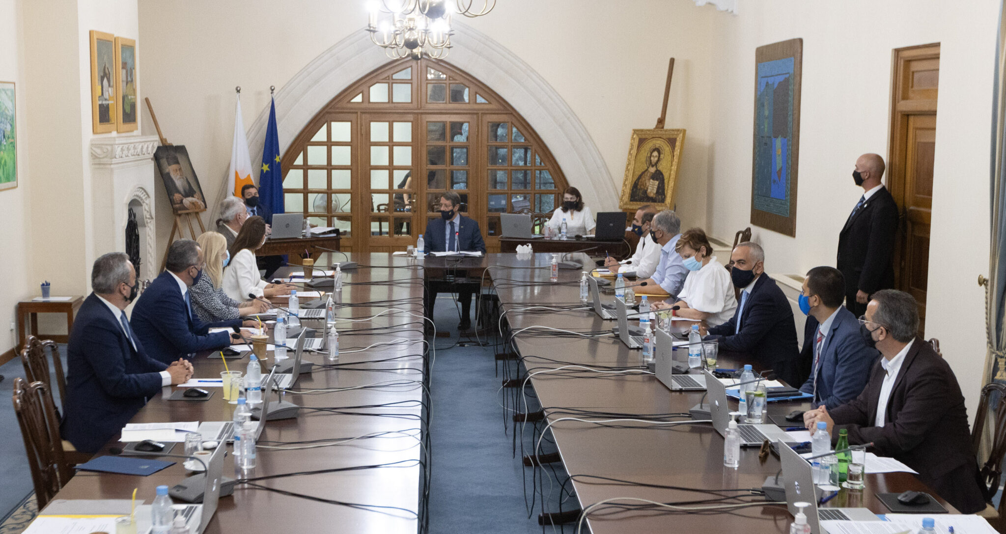 Τα "χρυσά διαβατήρια" 45 πολιτογραφημένων Κύπριων παίρνει πίσω η κυβέρνηση