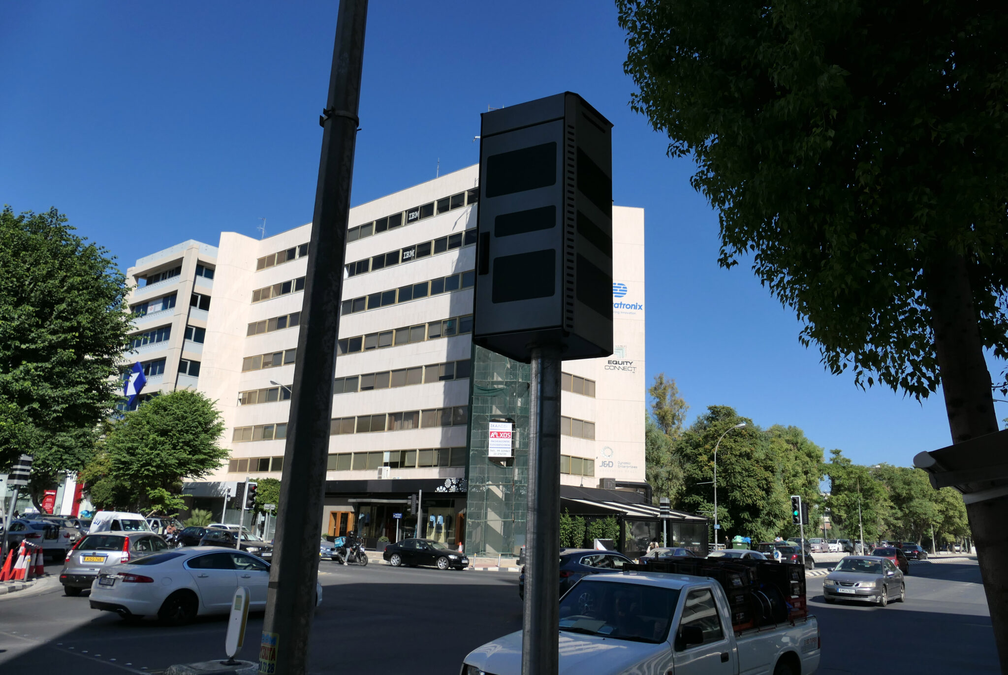 Έβαλαν ΟΝ τις κάμερες φωτοεπισήμανσης για δύο ώρες και κατέγραψαν 500 παρανομίες