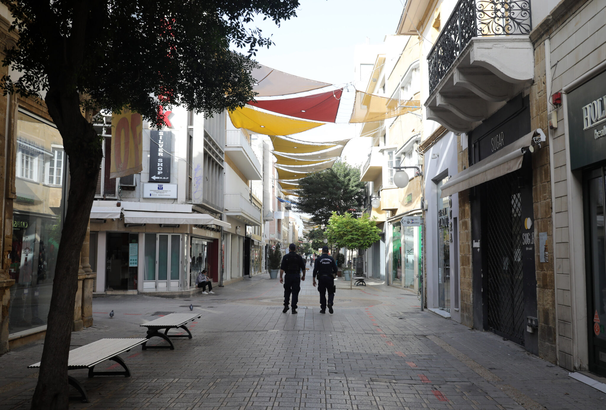 "Βαριά" πρόστιμα σε επιχειρήσεις για μάσκες, safepass και θαμώνες που.. χόρευαν