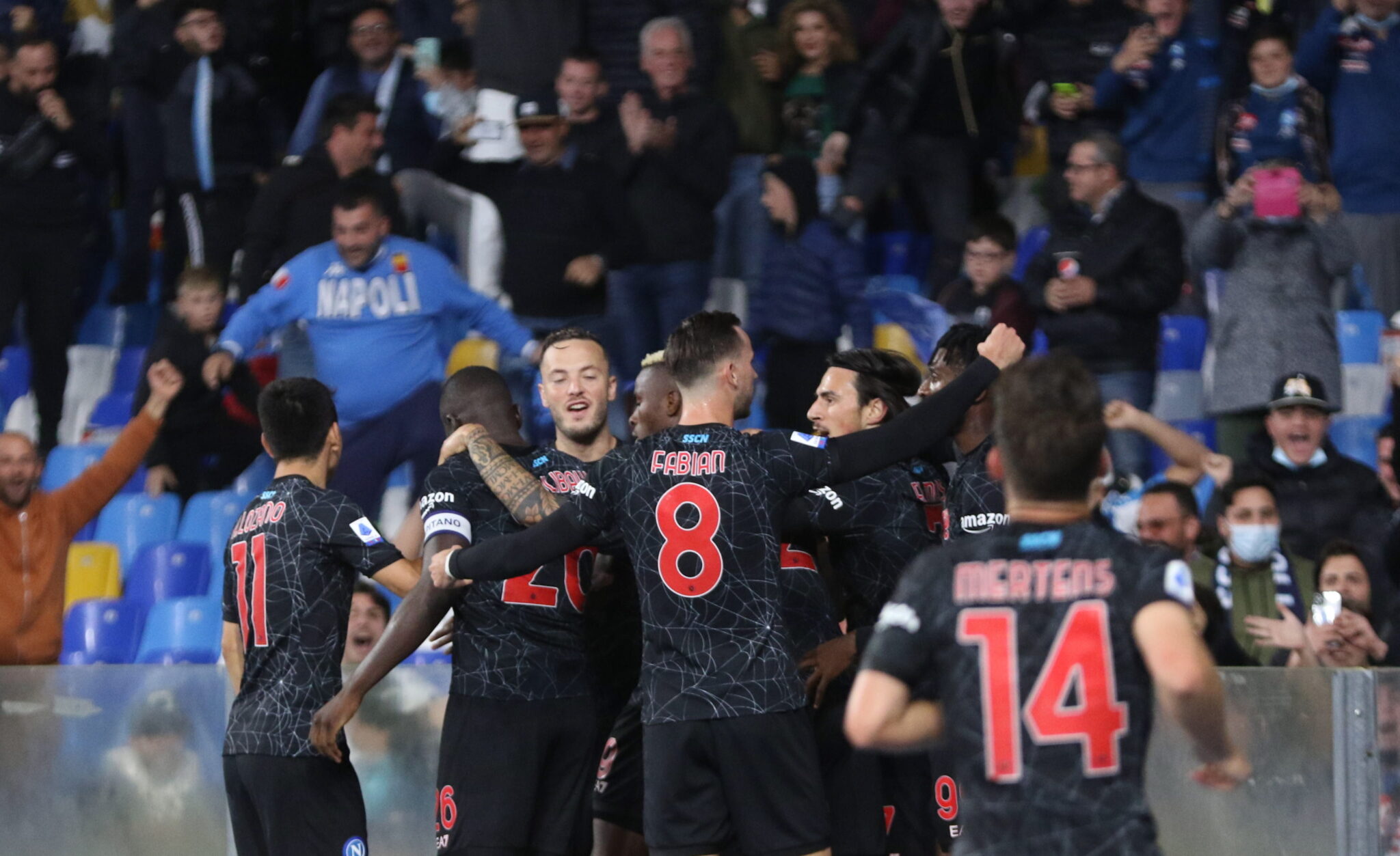 Του… κεφαλιού του ο Οσιμέν και το «τρένο» της Νάπολι συνεχίζει